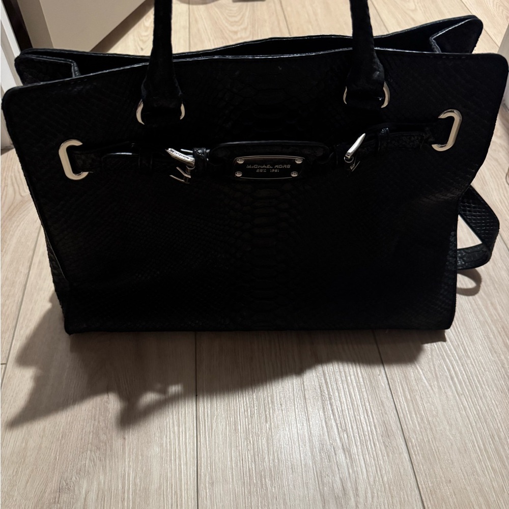 Micheal kors purse great condition